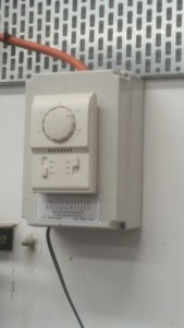 Wall-mounted solar ventilator night pack with thermostat Wall-mounted solar ventilator night pack with thermostat