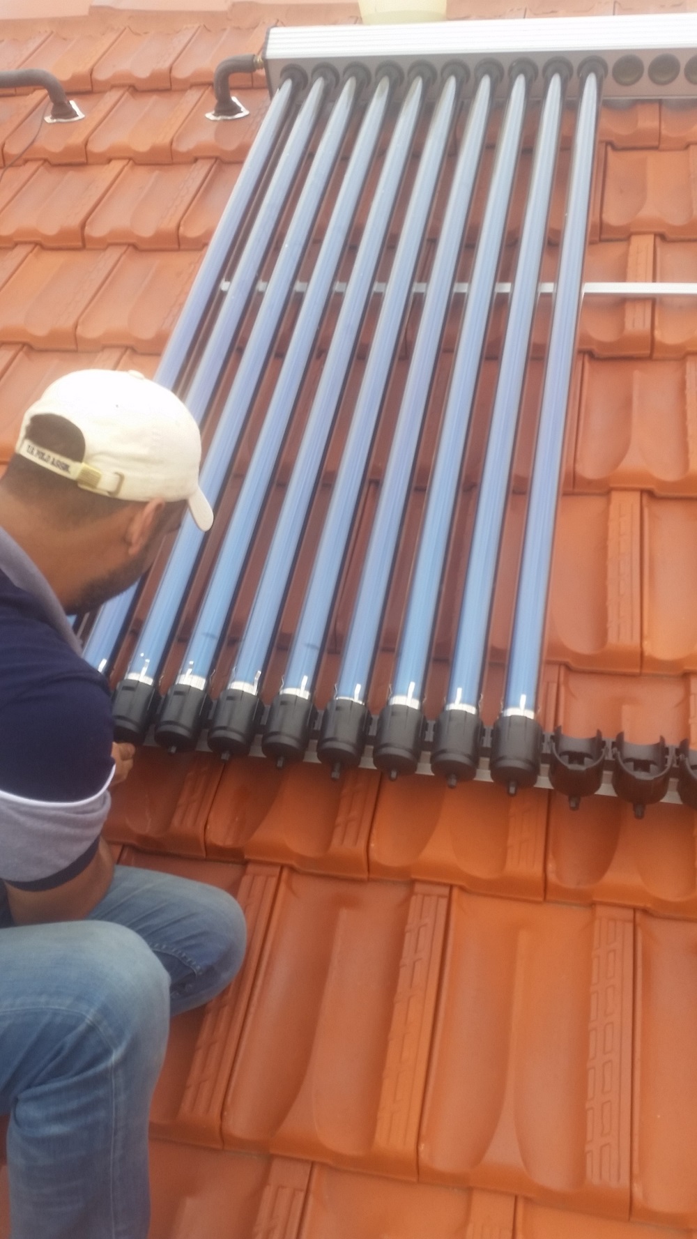 Evacuated tube solar water heaters Solazone AustraliaSolazone Australia